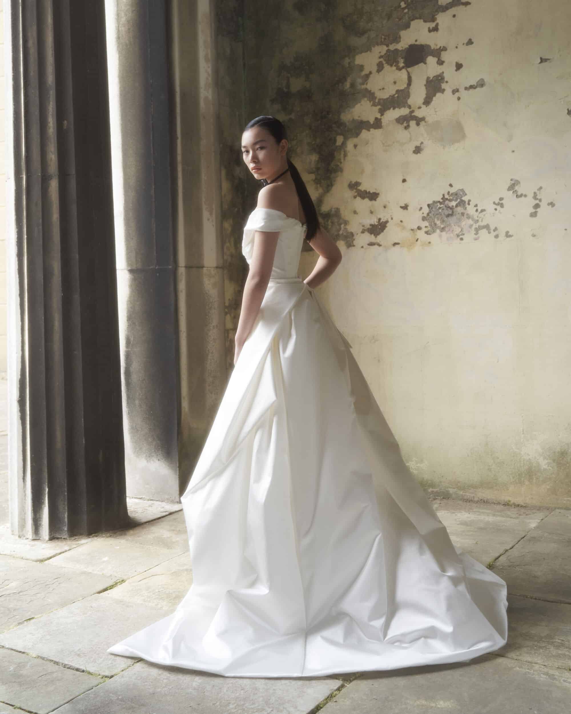 Nova Mini Cora and Diva Train