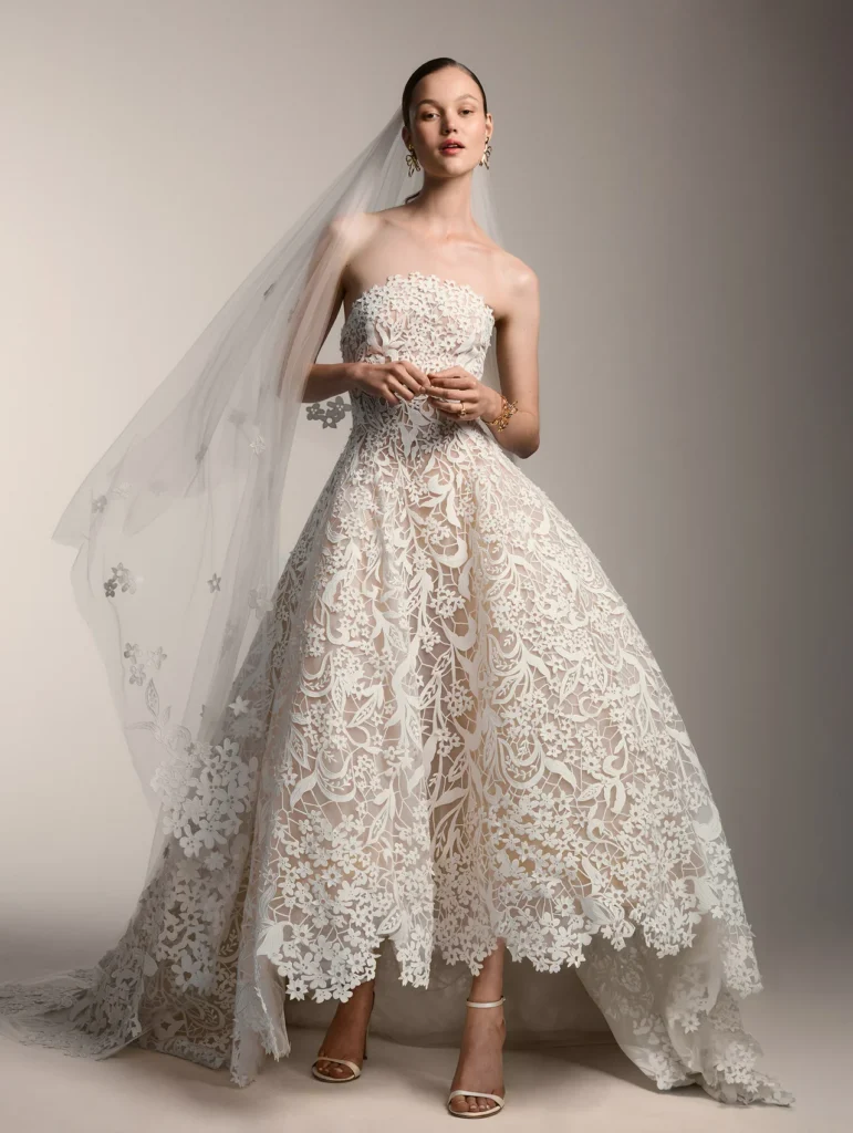 Oscar de la Renta Look 1 Wedding Dress